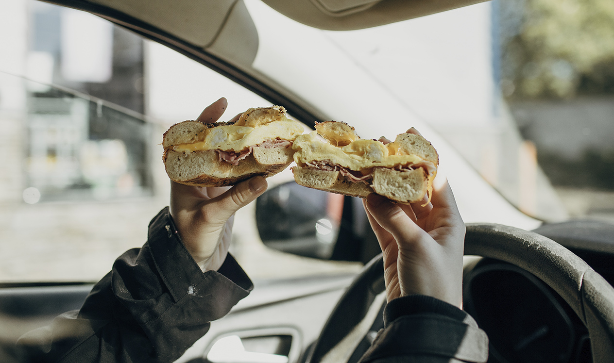 ¿Qué debo comer si tengo un viaje en coche_- Comer bien para conducir mejor