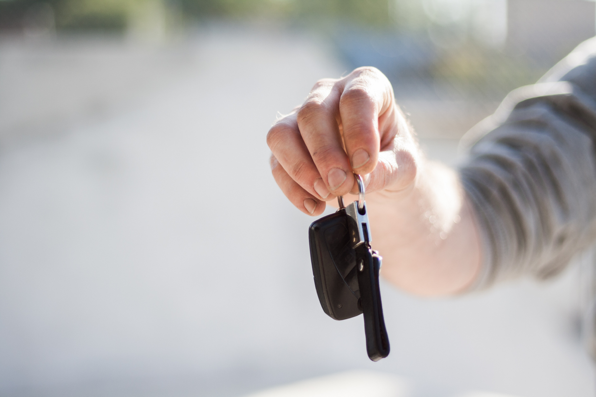¿Cómo transferir mi coche a una persona extranjera?